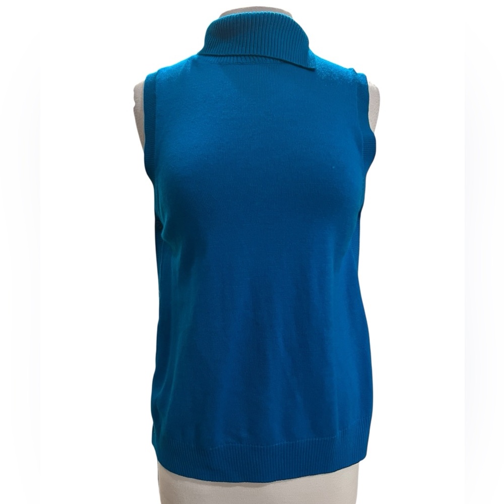 The Limited Short Sleeve Turquoise Turtle Neck in Size Medium
